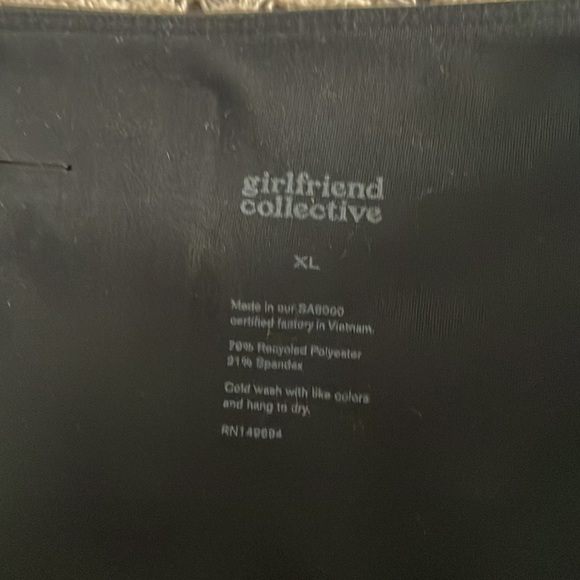 Girlfriend collective XL extra large black leggings only worn a few times pocket - Picture 4 of 4